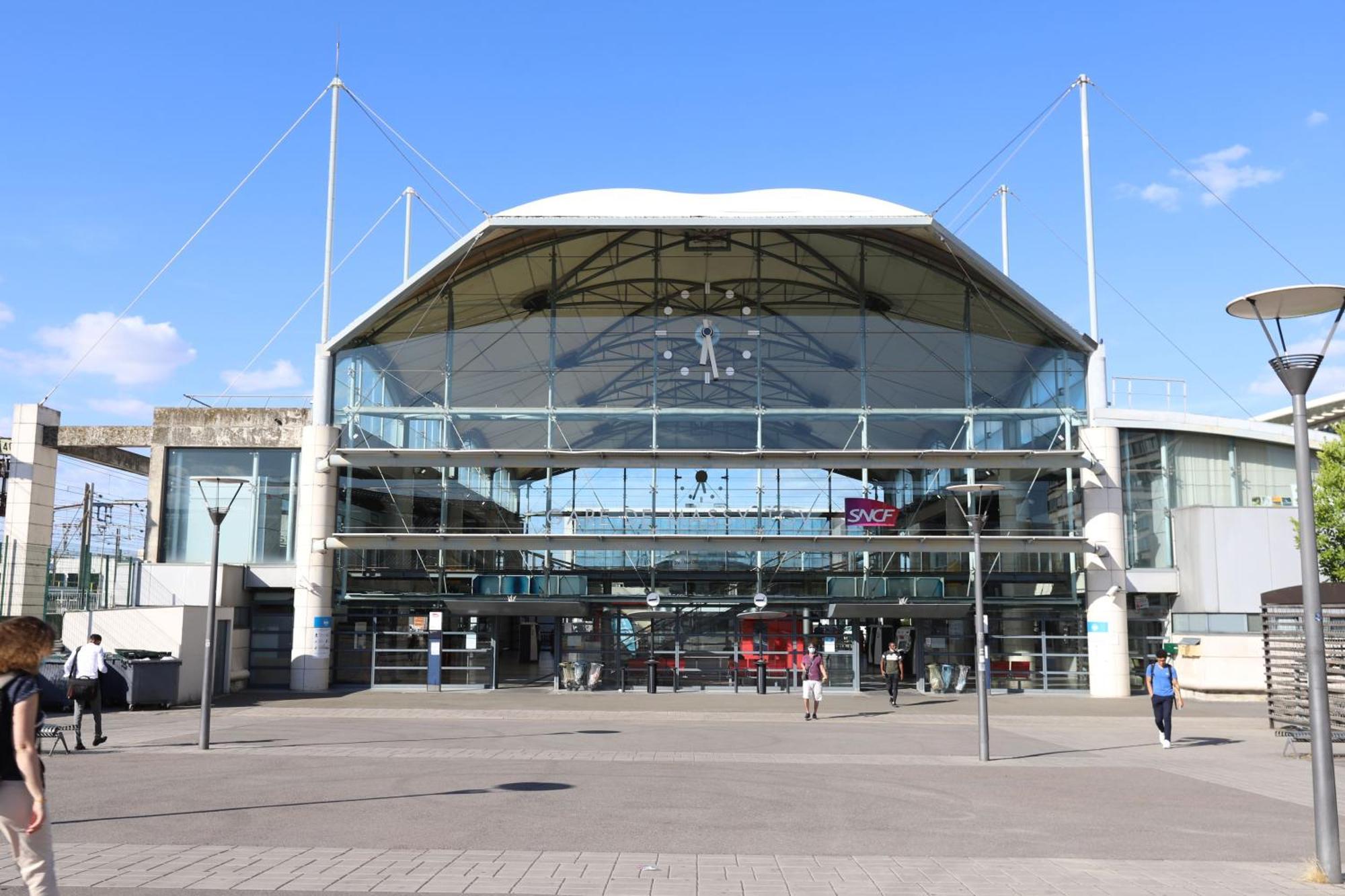 Welc'Home In Massy - Face gare - Idéal pro - RER B, C et TGV à 1 minute - Orly à 20 min Extérieur photo